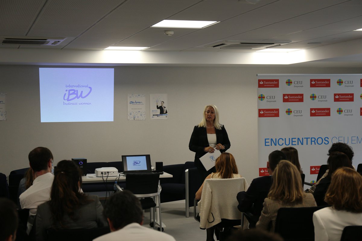 USPCEUprensa's tweet photo. Segundo encuentro de la plataforma @CEUemprende organizado por @FundacionCEU  junto a #IBWomen y @bancosantander  https://t.co/yuG5Iw6tOJ https://t.co/xLNZmyR6Ma