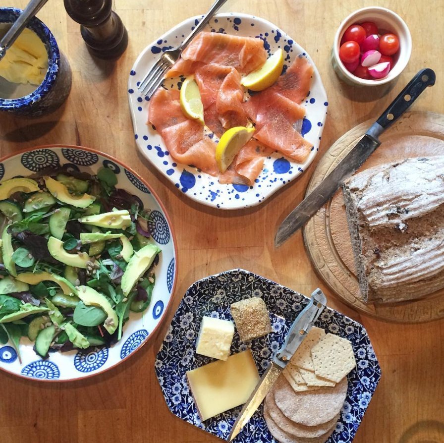 Thanks <a href="/NJaPrettyPlate/">NotJustaPrettyPlate</a> for sharing this #smörgåsbord of smoked salmon, avo &amp; spinach salad, #cheese &amp; #crispbread #TheNaturalChoiceForSpring