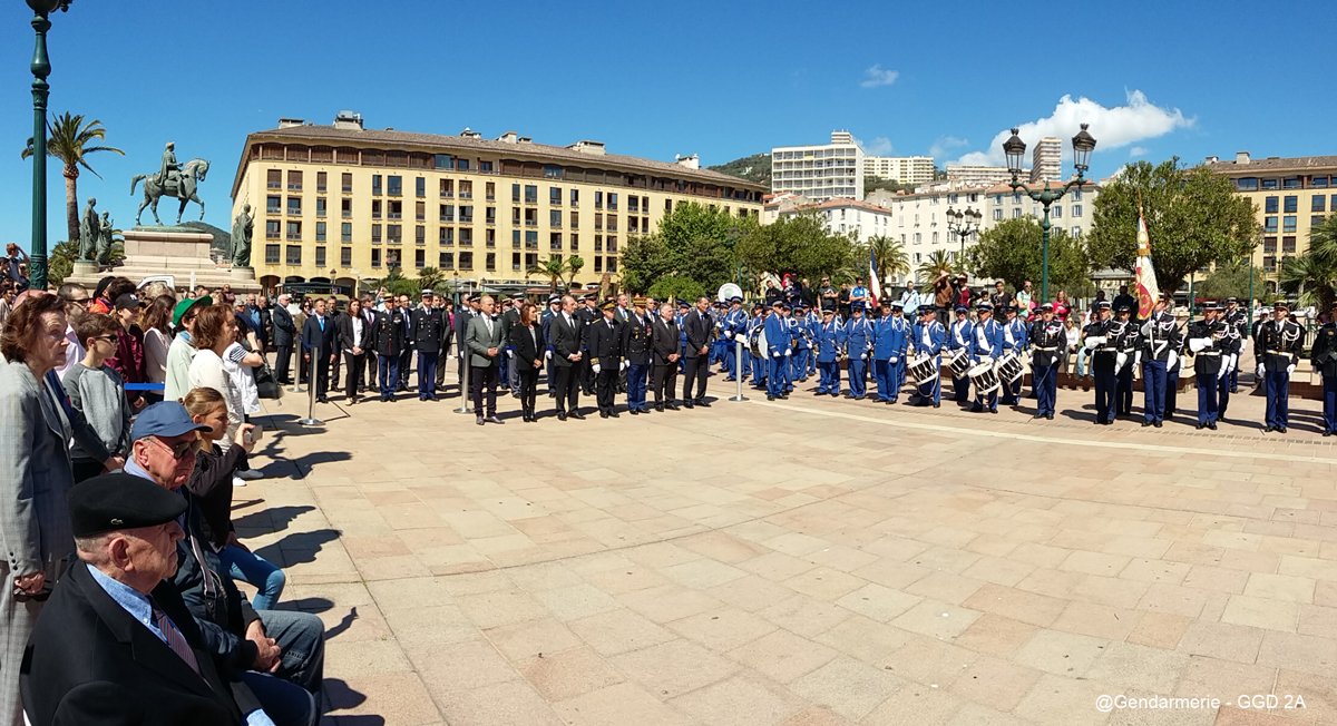Gendarmerie's tweet photo. #8Mai 🇫🇷 Aujourd'hui, dans toutes les unités, les gendarmes commémorent la victoire du 8 mai 1945 #Mémoire #Hommage https://t.co/aFnRC2Jwt4