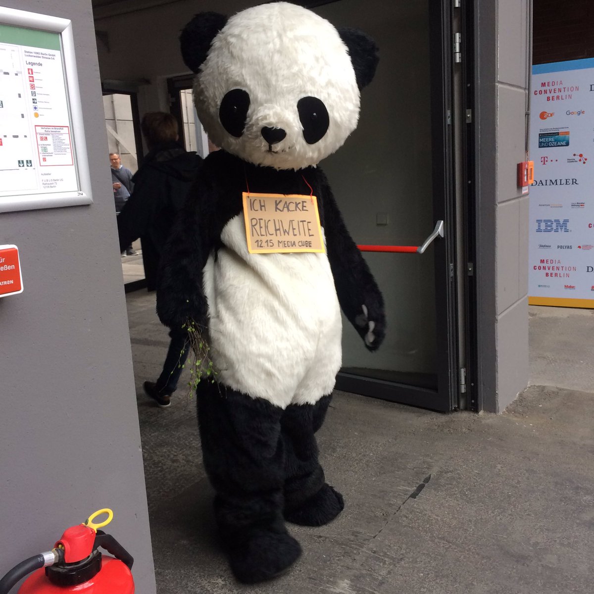 Zeig! #rp17 #panda #reichweitenpanda #berlin <a href="/republica/">re:publica</a>