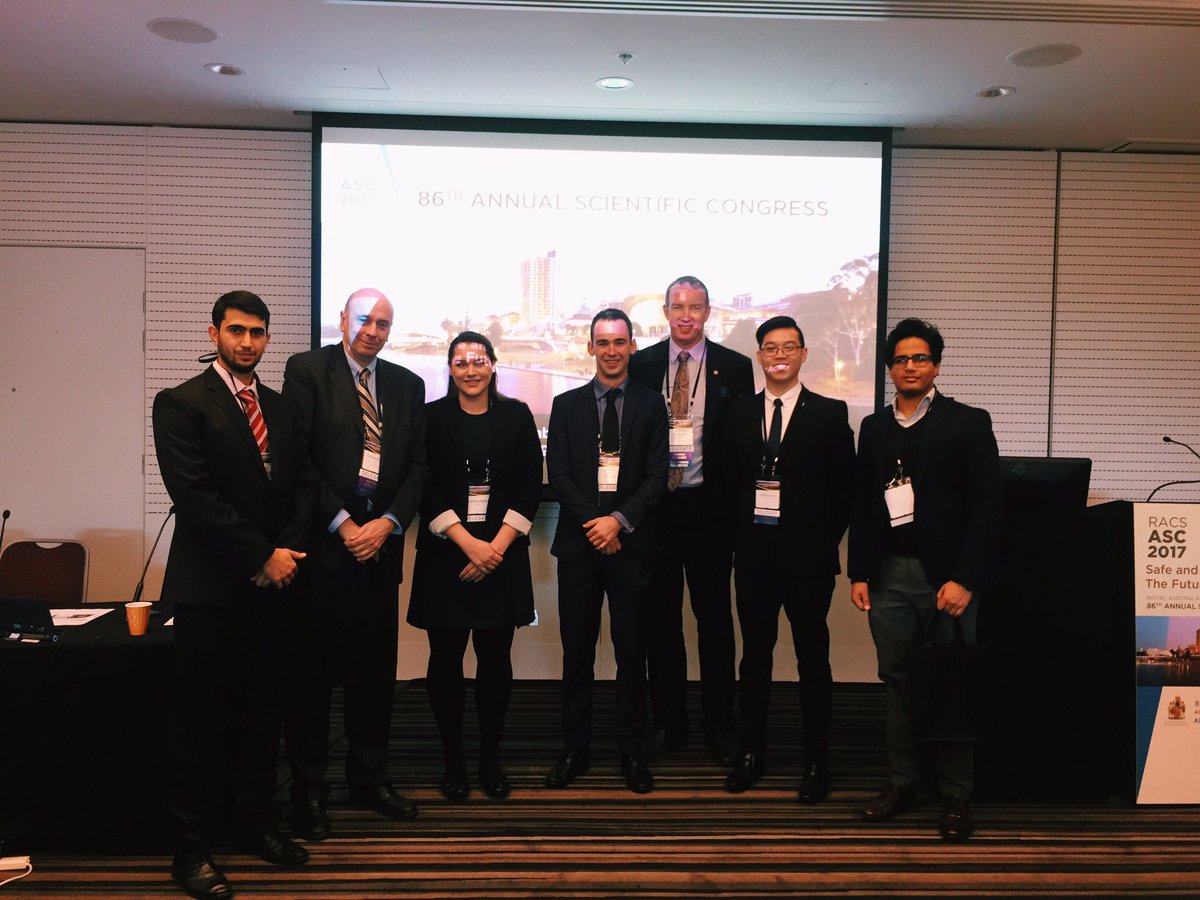 anzsurgsocs's tweet photo. "If I have seen anything at all, it is because I have rubbed shoulders with some giants!" Glyn Jamieson (2017) #DCAS17 https://t.co/L0uXFkydW3