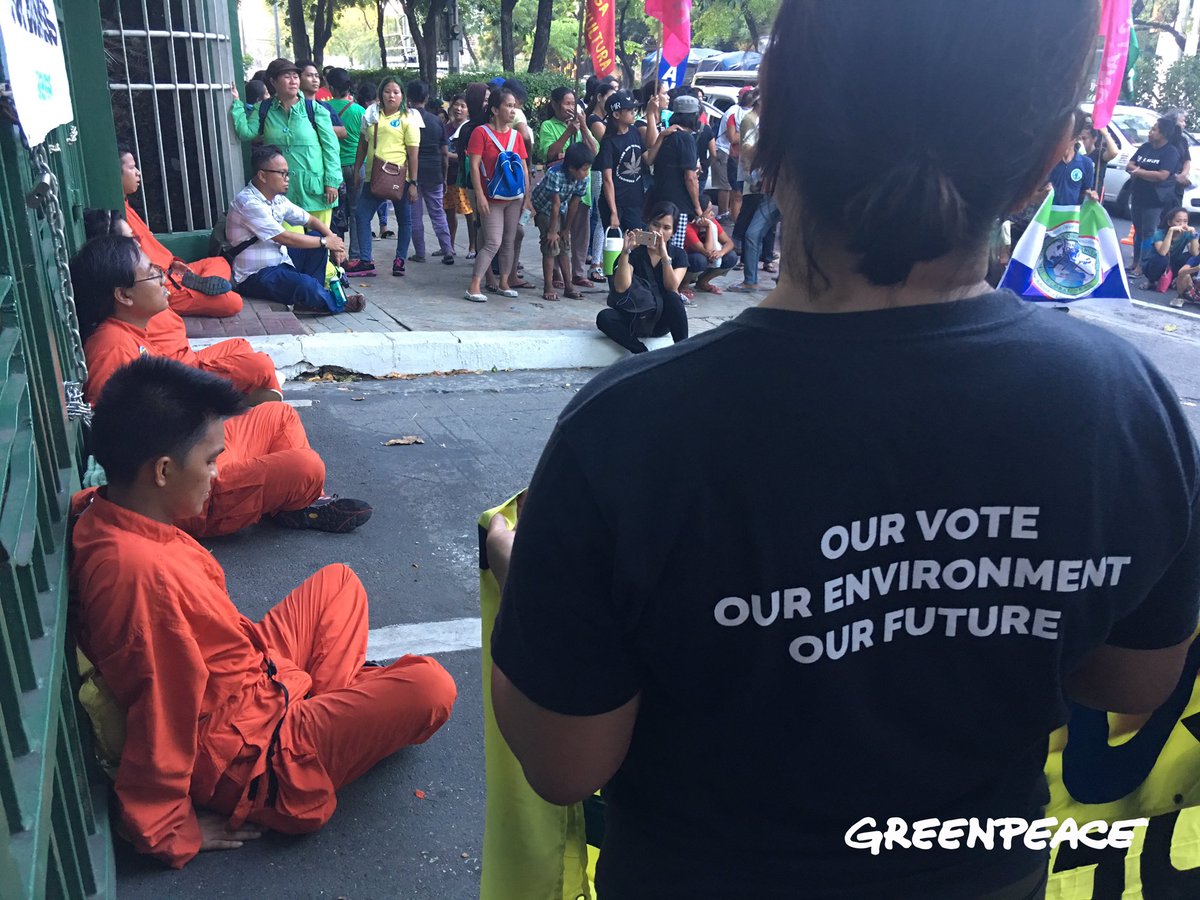 gpph's tweet photo. We have blockaded @DENR_Official Head Office for the last 11 AND A HALF HOURS. Join our vigil tonight here at Quezon City. #defendDENR https://t.co/M6dcHMOe4z