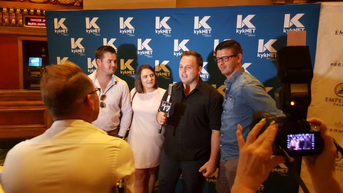 janamarx_sa's tweet photo. @BinnelandersTV by #Doringrosie se openingsaand. @finessetydskrif @kykNETtv @EmperorsPalace #rooitapyt #Afrikaans #musieksprokie https://t.co/wH84oeFh4y