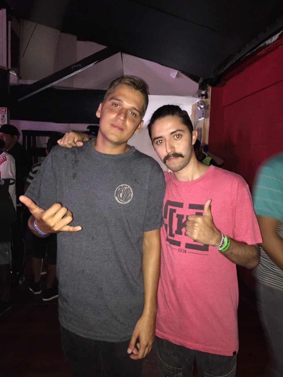 andresmorazuig1's tweet photo. Con #Chezar #RapTicoFest2017 #RapTicoFest 🎙😎 https://t.co/M8GU2qx3oo