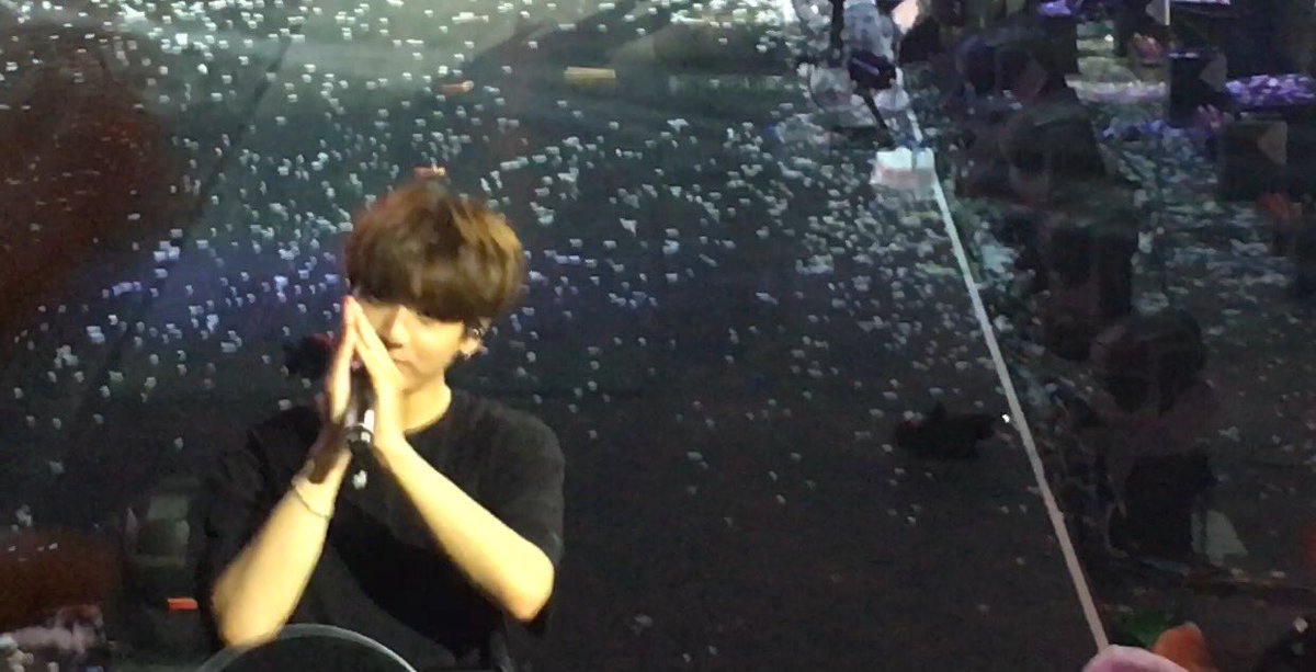 andreagolimlim_'s tweet photo. SO NEAR YET SO FAR😭😭😭😭💖💖💖 #BTSWINGSTourInManilaDay2 050717✨ https://t.co/rv769alD2E