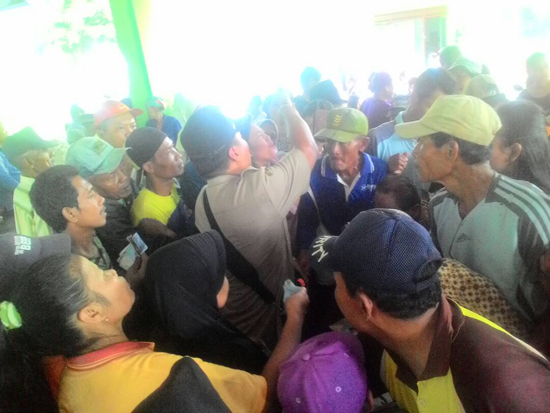 pendistribusian RASTRA 2017 <a href="/a_azwarnas/">Abdullah (Azwar Anas)</a> <a href="/Kec_Sronobwi/">Kecamatan Srono</a> <a href="/kt_kebaman/">KT.desa Kebaman</a> <a href="/KhofifahIP/">Khofifah Indar Parawansa</a>