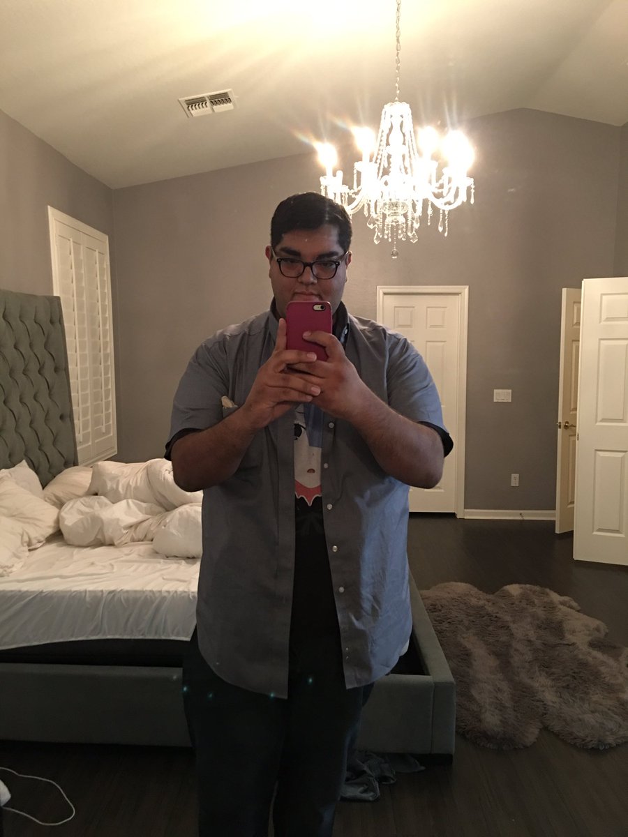 Digital_Nex's tweet photo. Damn this mirror makes everyone look good @sssniperwolf https://t.co/z2SxBOMmQ0