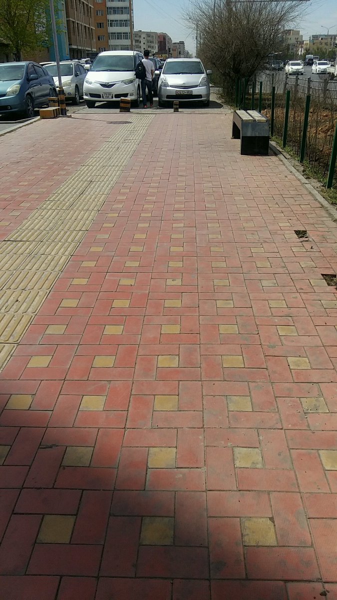 Явган хүний замаар явж бгл машинтай таарчлаа азаа үзээд давах уу?  машаан замруу орох уу? #ХүндээЭэлгүйХот 😩😡