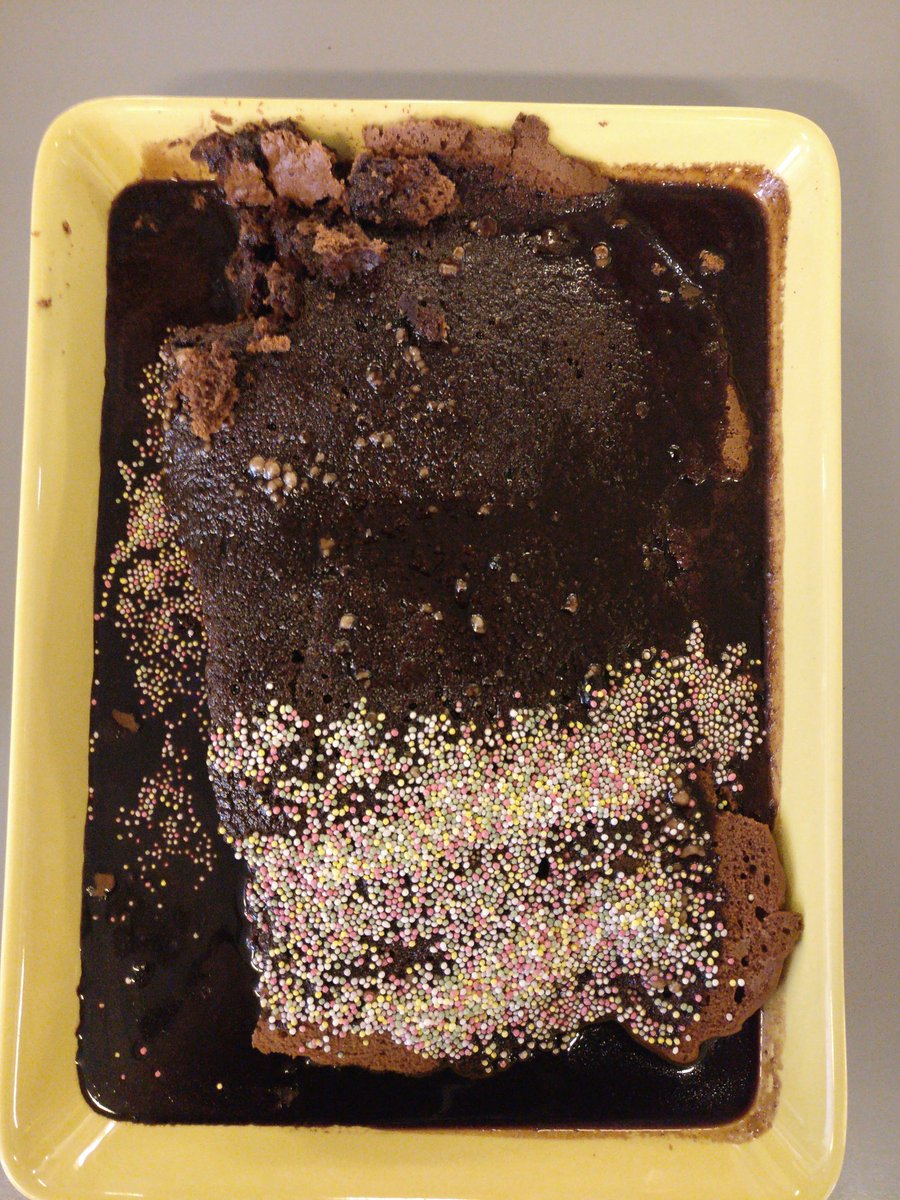 ClockChair's tweet image. Hey @GordonRamsay what do you think about my brownies?