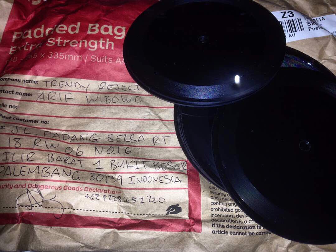 Sebuah debut EP dari Trendy Reject dalam format vinyl 5inch yg berisikan 2 lagu. Hanya di cetak 12 pcs yg akan di rilis dalam waktu dekat