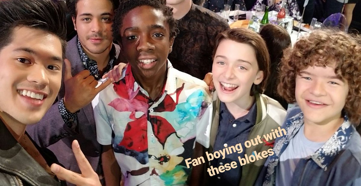 StrangerNews11's tweet photo. ¡¡SELFIE #StrangerThings &amp; #Por13Razones¡¡ #MTVAwards https://t.co/XmH1UvnmDE