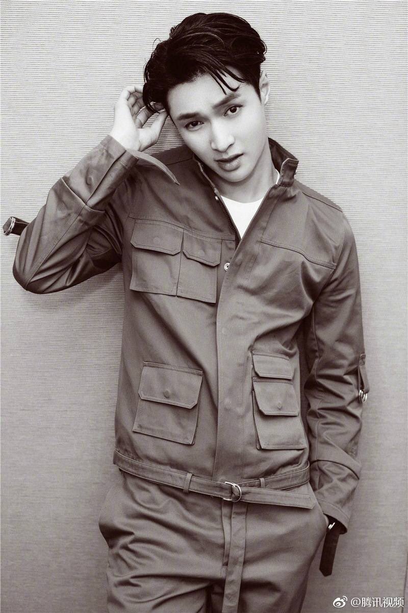 XingPark's tweet photo. 170508 Tencent Video Weibo Update 4P #LAY #张艺兴 #yixing #레이 #レイ https://t.co/T5HLAF6887