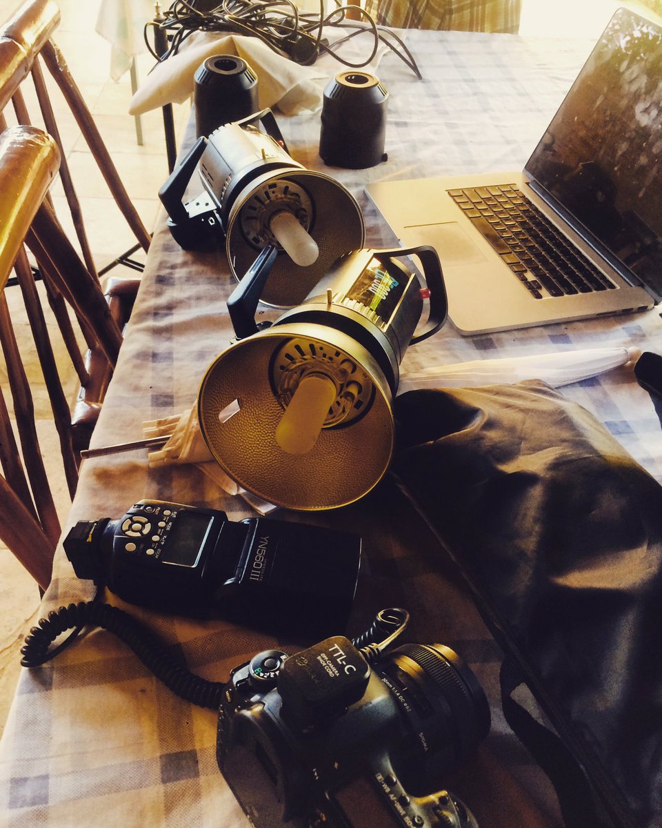 dnevula's tweet photo. #directordne #4brotherstudio #photography_allday #PHOTOGRAPHY #flashlight #workmode https://t.co/4og7xdRZ2w