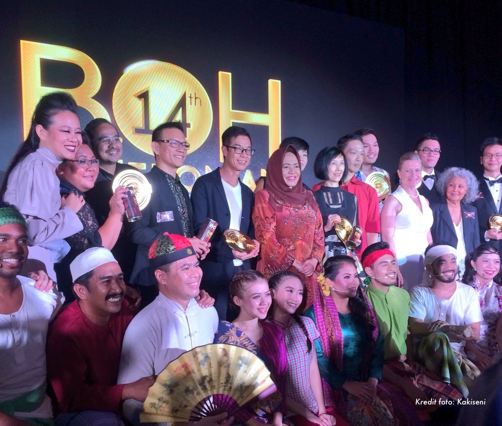 BFMradio's tweet photo. Into the Woods terbaik di antara terbaik di Anugerah Seni Boh Cameronian ke-14 Baca di https://t.co/7SQuJY5Gc1  #BSide #14BCAA @kakiseni https://t.co/z1F0mlODZc
