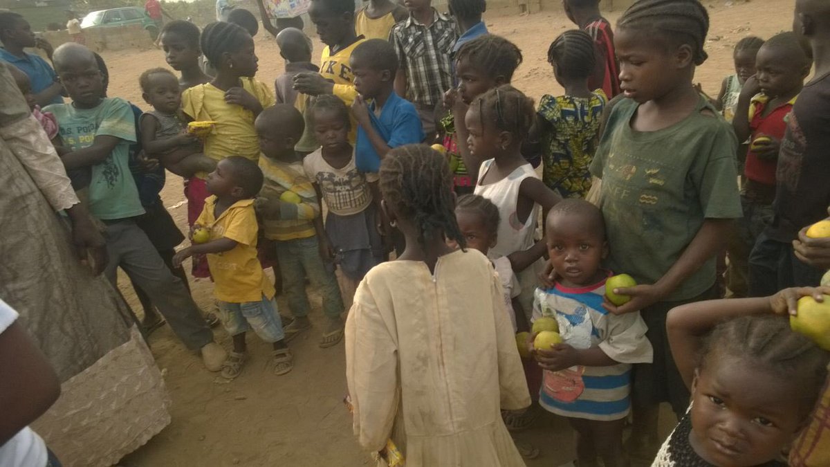 DianaSillo's tweet photo. Busy weekend visiting female prisoners with toiletries and weekly oranges to children at IDP camps. #19days to go #Pikin Belleful #27thMay https://t.co/SdqAuE5ApJ