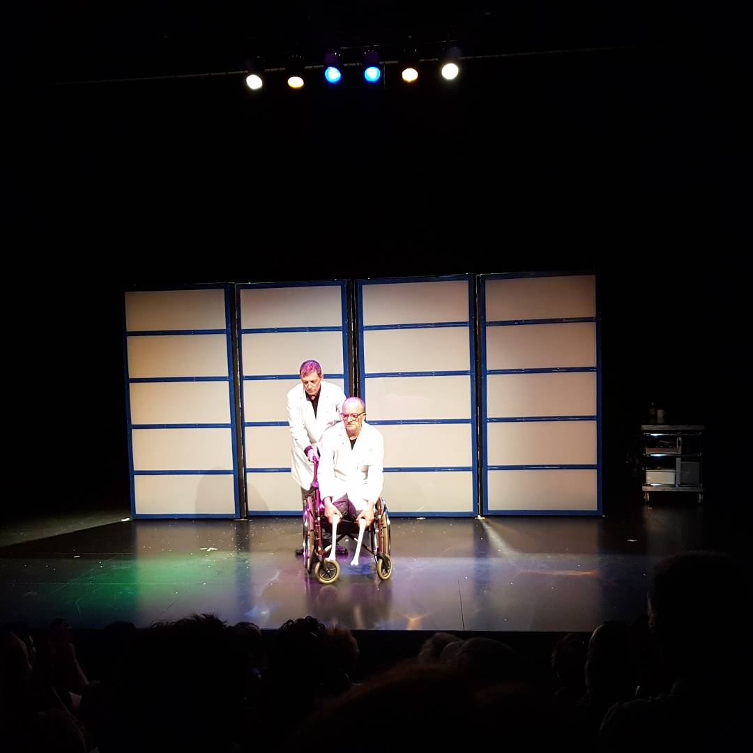 Timons77's tweet photo. @CiaToniAlba @tonialba @Fermi_Fdes @TeatredelMar #ossos molt grans, inconmensurables 🔝🐕 ❤ genials,sense embuts#guau https://t.co/ruqYzefUsS