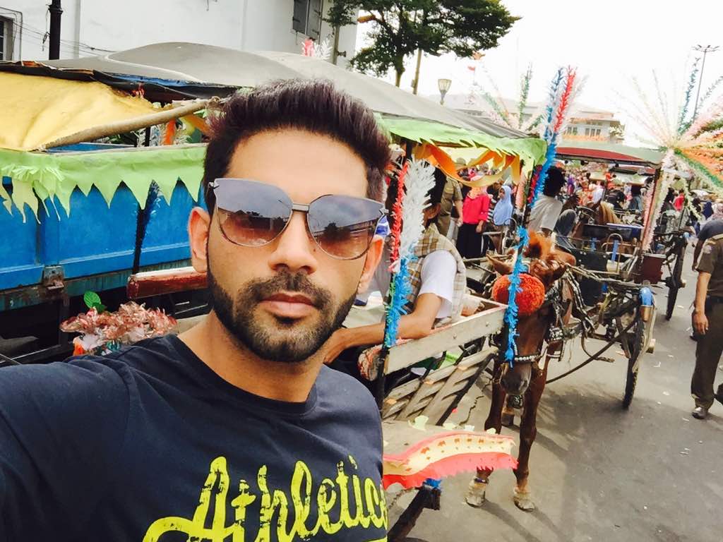wearebohochic's tweet photo. @TheAnkitBathla IS #HAVING A #ROCKINGTIME!
https://t.co/FqEVuYCxBV https://t.co/dM7I4Q1xuk