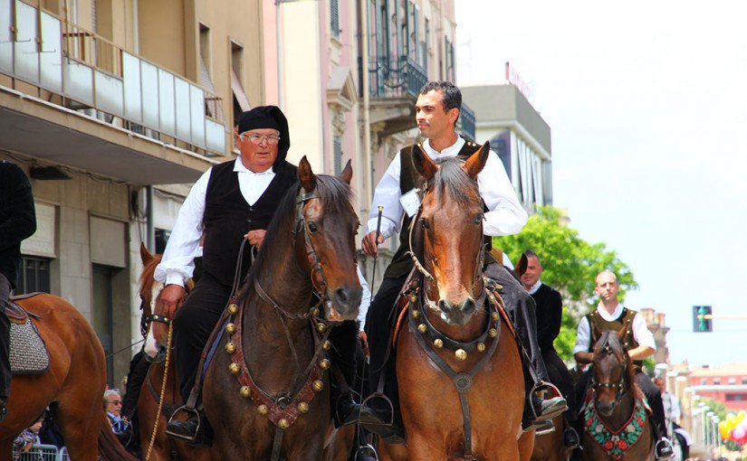 sardiniacarrent's tweet image. The Cavalcata Sarda 2017 in Sassari: bit.ly/cavalcata-sarda #cavalcatasarda #Sassari #Sardegna #sardinia #tradition #Travel #sardiniansmile