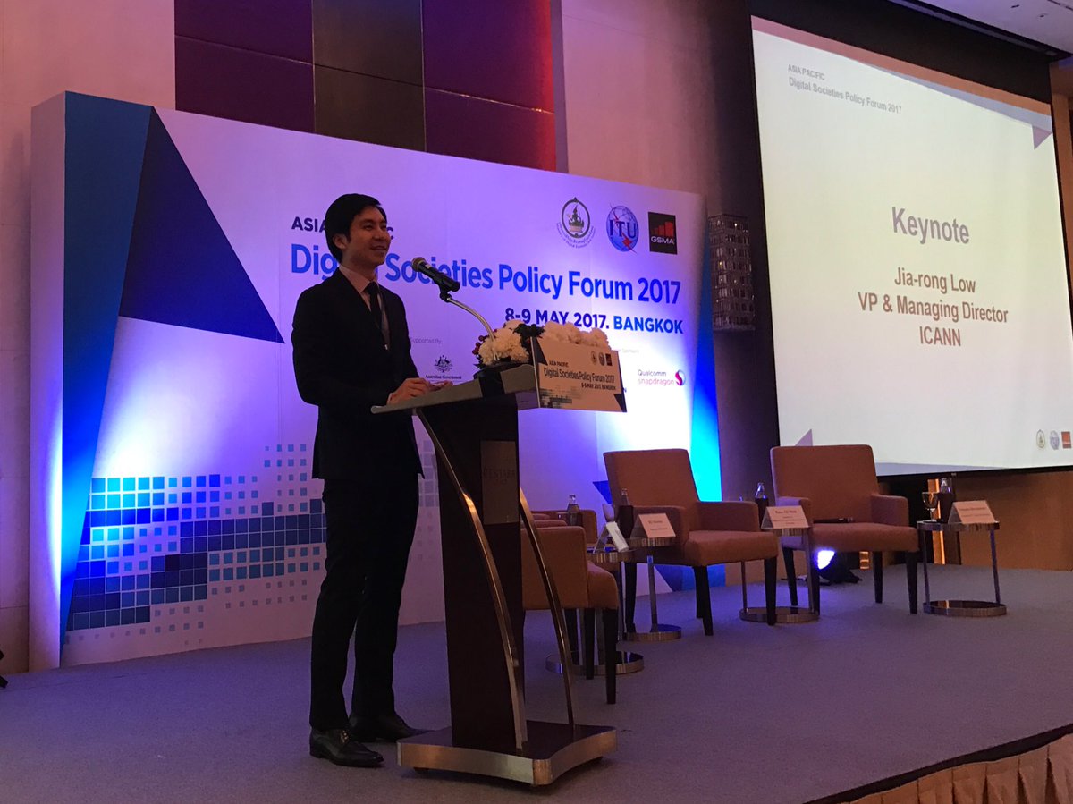 JoyceChenHH's tweet photo. "What does global mean to you? How do we have a local and global Internet?" @jia_rong_low challenges audience in BKK https://t.co/GObqGLTsZB