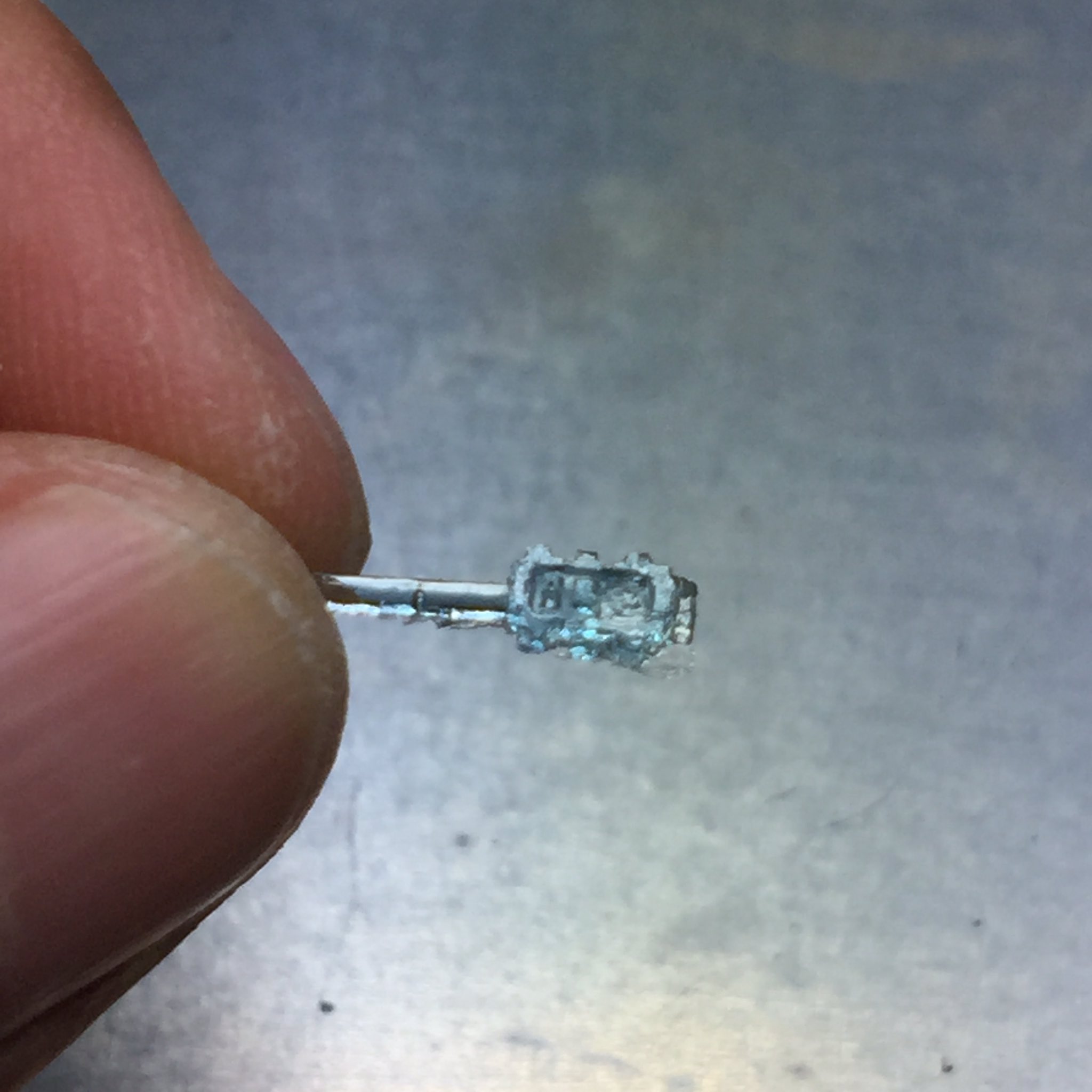 軍曹イェロゥ セリアのuvレジンをダイソーのマジックライトペンで硬化させる実験 流動性もまずまずで 約1分照射でだいたい硬化した ダイソーのペンはガイアのそれに酷似してるが中の構造がもっとしっかりしてていい感じ さらば