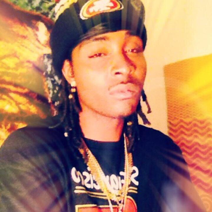 who bossy#FeatureMe #WeekendVibes#Liveme Brim$tixx_Goldn👑B$G: liveme.com/media/play/?vi…