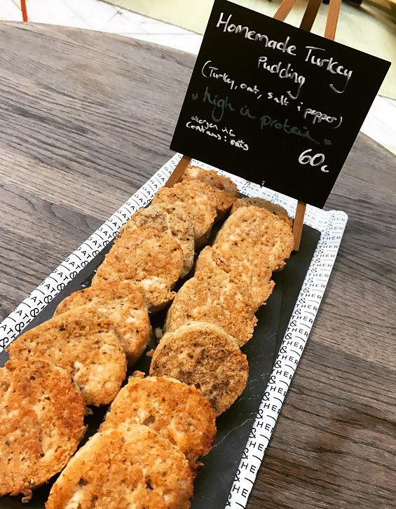 Breakfast alternative... homemade turkey pudding, spinach leaves &amp; a poached egg #protein #healthy 🍳