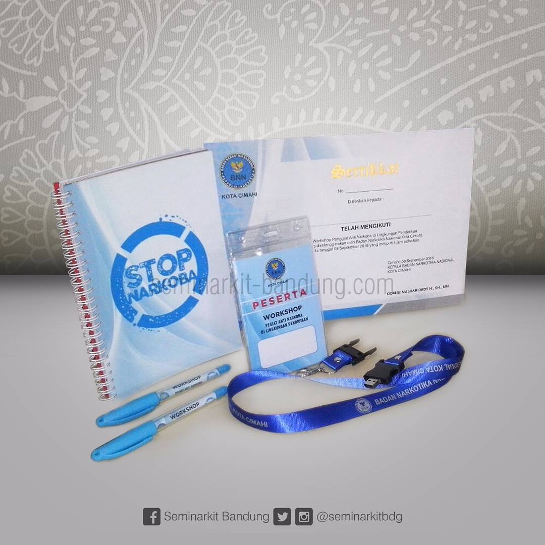 TrooleId's tweet photo. Pesanan Paket #Seminarkit dari @bnnkbdg STOP NARKOBA! https://t.co/cNUfKyekAU