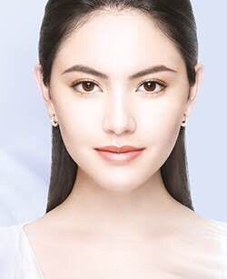 LynReece's tweet photo. Thailand ladies prefer a poreless makeup look & to keep the foundation a shade lighter #snailwhite #zacosmetics #thailand #bangkok https://t.co/fzWE9XSczc