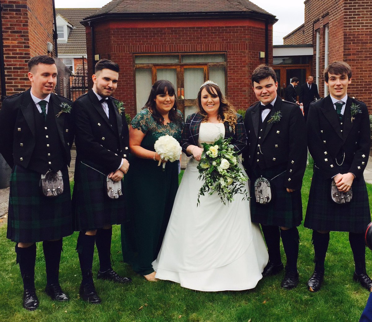 Mommafitz6's tweet photo. My 6 amazing beauties #blessed #FamilyFitz @RPFL5 Thankyou Forum family xxx wouldn't be here without you x https://t.co/Ykhb260Kkx
