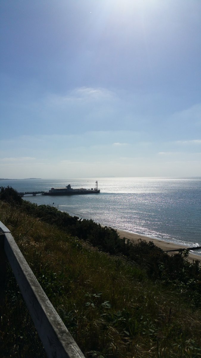 bmthconnect's tweet photo. #Bournemouth this morning 😎 @BBCSouthToday https://t.co/VkPqd37j3m