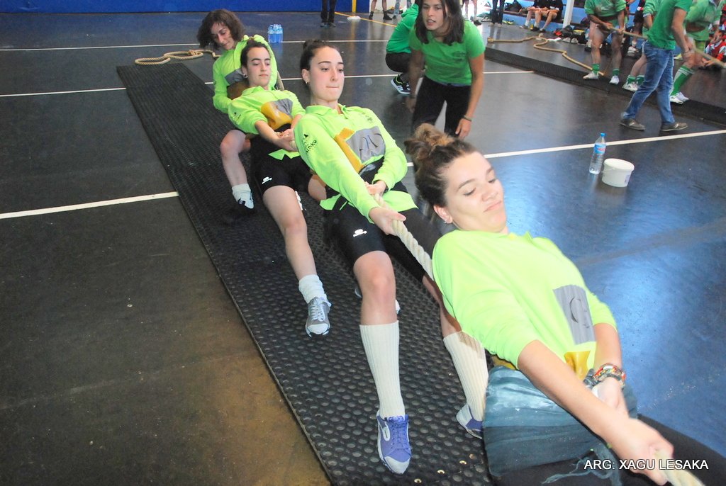 Larunbatean, Lesakan Nafarroako 4x4 sokatira Txapelketan!
Camp. Navarro 4x4, Lesaka
Gora <a href="/AntsoainSoka/">Antsoain Sokatira</a>!

Argazkiak: flickr.com/photos/1371110…