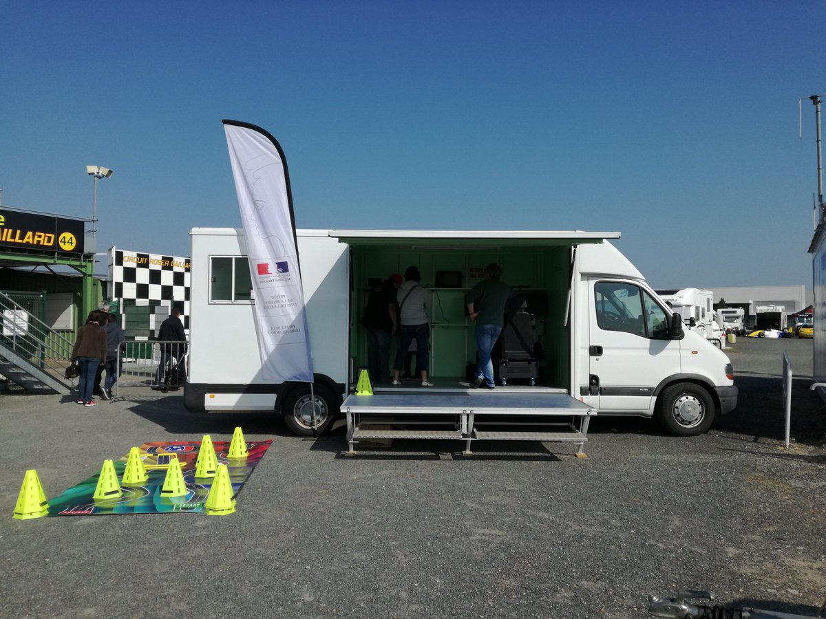ASSO_SASER's tweet photo. Slalom #Ancenis stand #prévention #risqueroutier #simulateurconduite #reactiometresms https://t.co/PcZAP74xTn