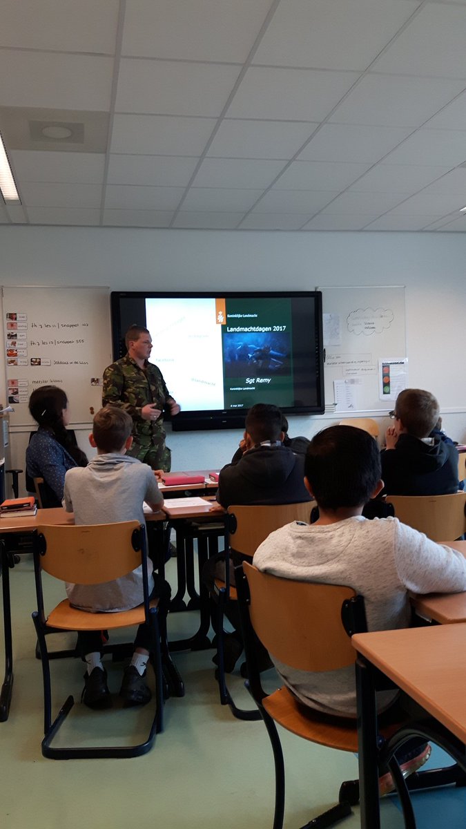 Groep 7&amp;8 kregen vandaag een #gastles over het werk van een militair #landmachtdagen #leerzaam