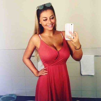 A mirror shot in a restroom! Seriously Emma, that's very poor #LinkedInFail