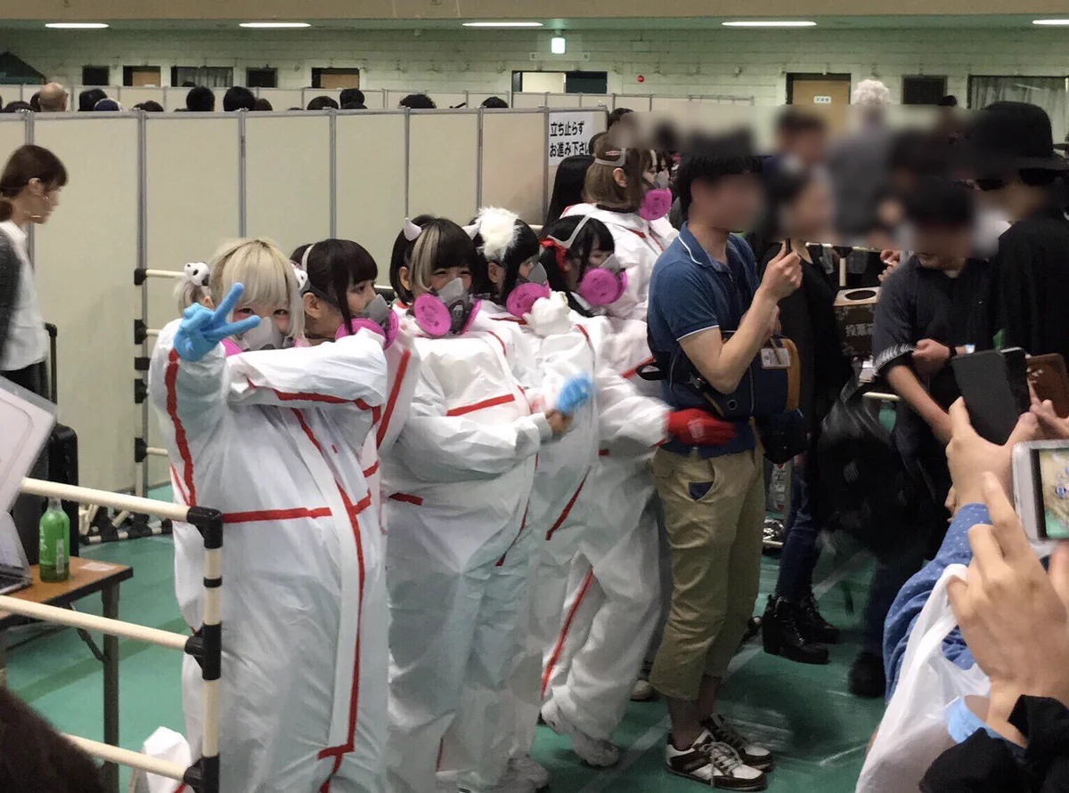 アイドルとハグする夢を叶えます⁉防護服越しかよｗｗｗ