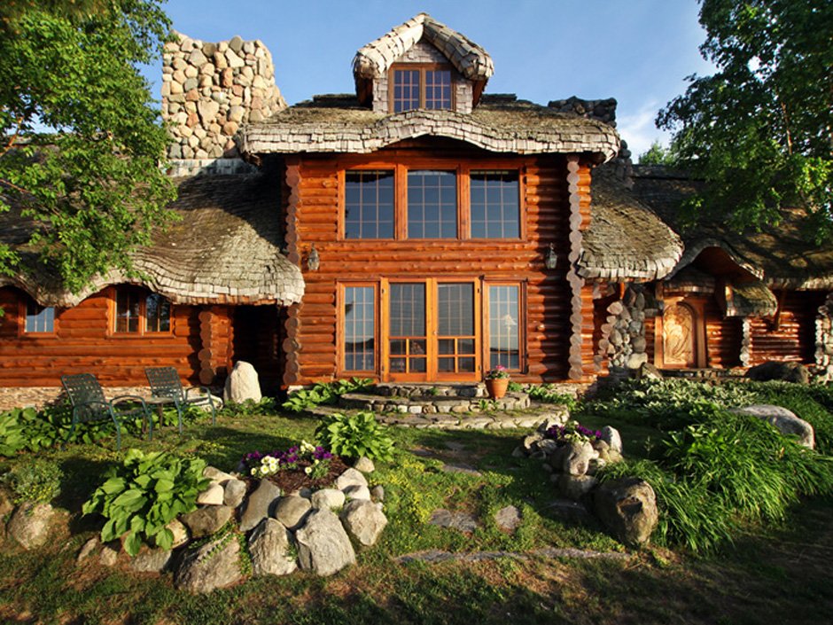 PostHomes's tweet photo. For Sale: $1.99M Hobbit house overlooking Lake Michigan https://t.co/Z8hQTn4CS2 https://t.co/E7DvLOk6em