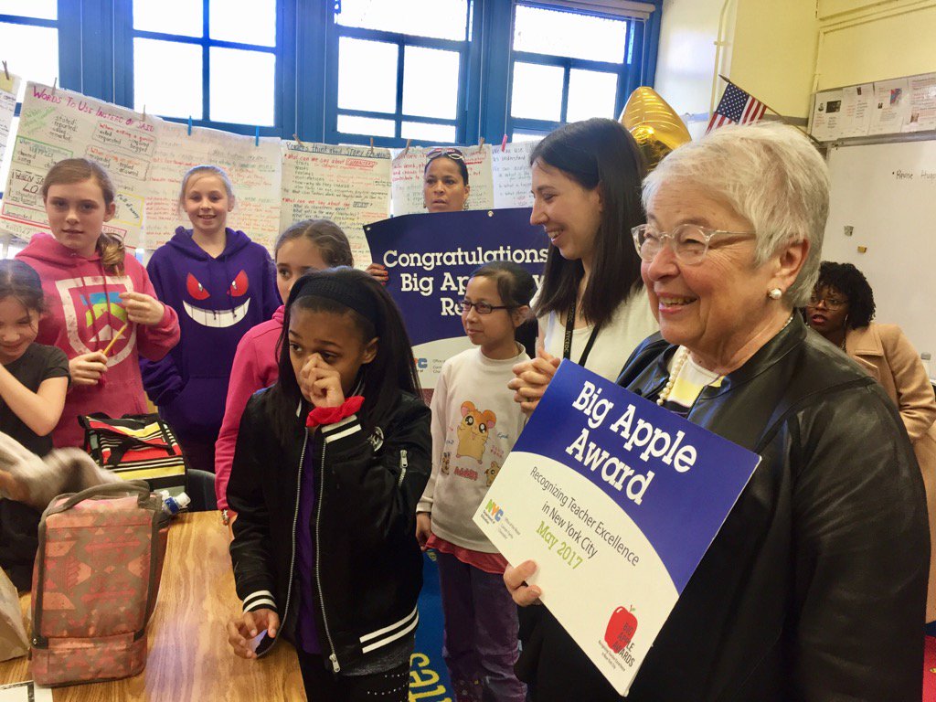 drlopez163's tweet photo. Congratulations Ms. Dillon #BigAppleAward @NYCSchools @CarmenFarinaDOE @NycDistrict3 #TeacherAppreciation2017 #uws https://t.co/Js7eWZDl2N