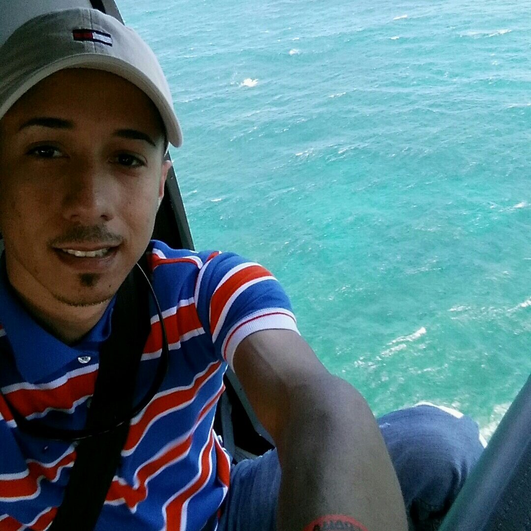 J_Torres35's tweet photo. #NuevaFotoDePerfil     ¡Paseo En Helicóptero! https://t.co/eZ3UTPqCwx