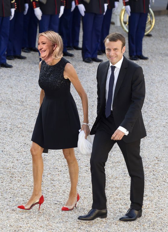 MHinant's tweet image. @MLP_officiel a trouvé un moyen d'aller quand même à l'Élysée, je dois dire que son costume de #brigitte #macron est très réussi!
