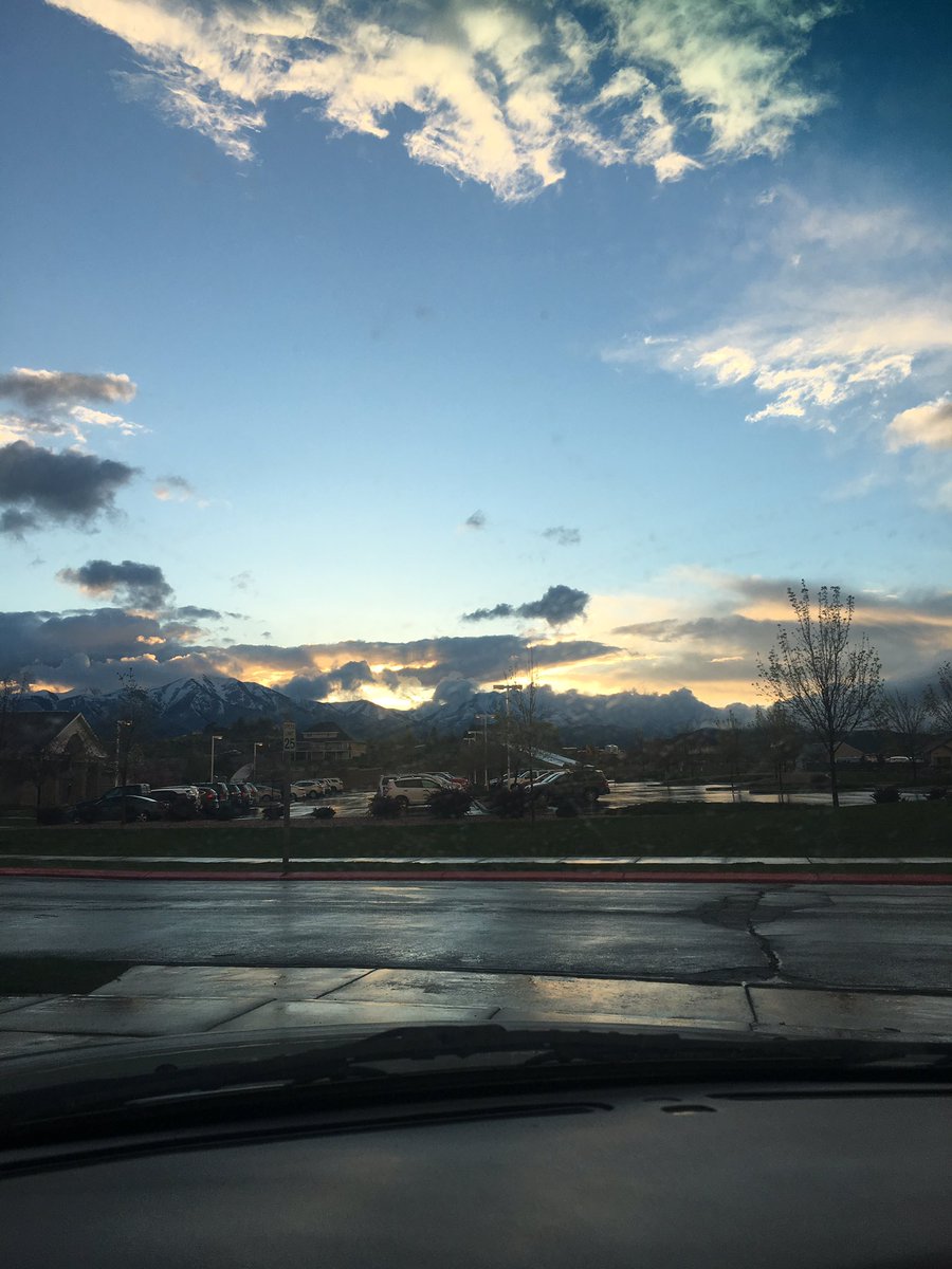 locamoni98's tweet photo. If u ever need  a reason to smile, Look up.☀️ https://t.co/zZ942Qp1ji