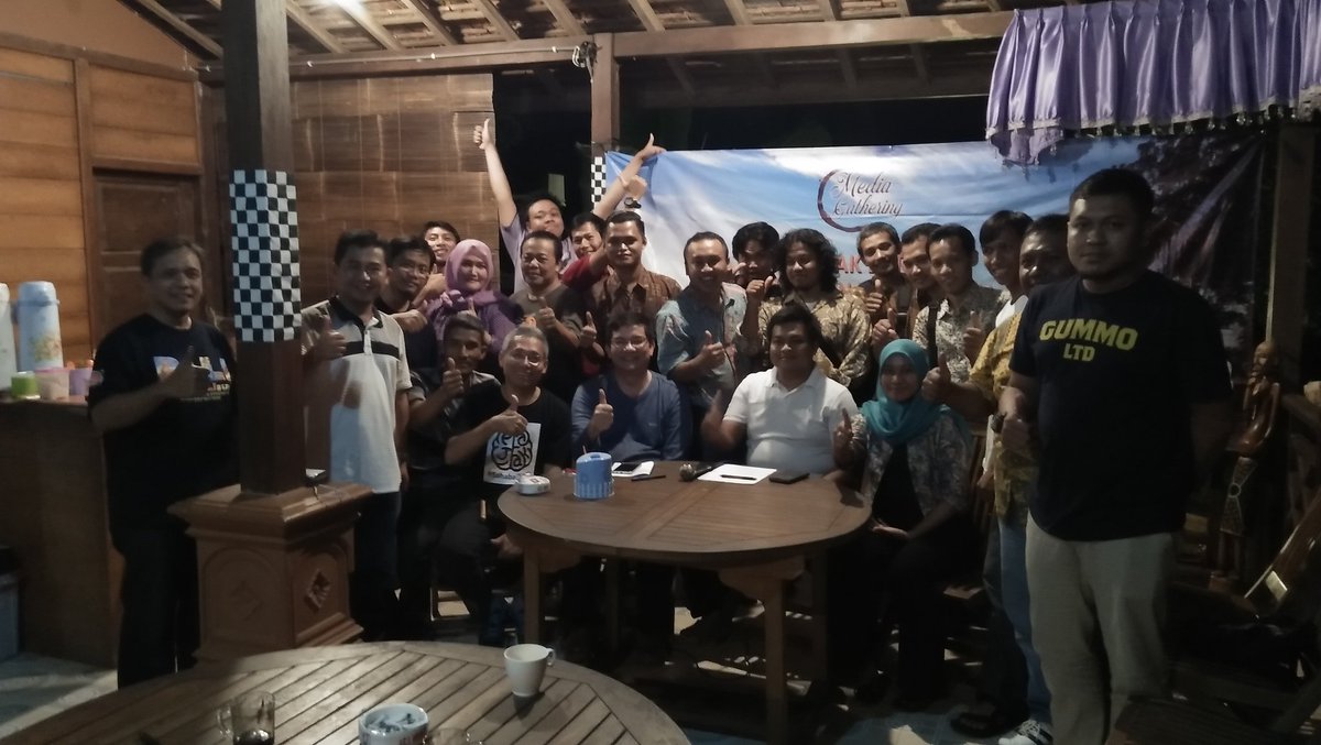 .<a href="/KemenkeuRI/">#UangKita</a> <a href="/PajakJateng1/">#PajakKitaUntukKita</a> <a href="/DitjenPajakRI/">#PajakKitaUntukKita</a> <a href="/pandupajak/">#LiterasiFinancial</a> <a href="/aniwinn/">Ana</a> <a href="/humasjateng/">Humas Jateng</a> <a href="/endaryono/">#DirumahAja</a> <a href="/UungEka/">Eka Damayanti</a> <a href="/jeparakabgoid/">Pemkab Jepara</a> <a href="/ganjarpranowo/">Ganjar Pranowo</a> <a href="/kushartoto011/">t0t0k</a> <a href="/philippattynama/">Philip Pattynama</a> <a href="/prastow/">Prastowo Yustinus</a> <a href="/merdekadotcom/">Merdeka.com</a> <a href="/jawapos/">Jawa Pos</a> <a href="/VisitJawaTengah/">Visit Jawa Tengah</a> Agenda #MediaGathering dengan tema "Babak Baru Kesadaran Perpajakan di Jepara" sudah berakhir. Appreciate kepada #PWIJepara #Sahabat516 👍