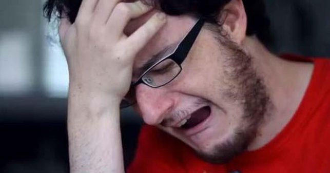 ChiguireBipolar's tweet photo. Venezolano que pensaba que no podía estar peor descubre que es alérgico al mango >> https://t.co/mPSJ3ewu0q   https://t.co/adjWzsw6Yt