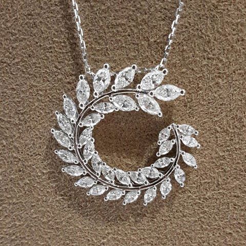 JmbJewls's tweet photo. Marquise Cut Diamond Pendant 
 18k white gold pendant set with marquise cut diamonds 
 #JMB #qatar #الماس #ذهب #uae  💎
 #N:+971567875360 https://t.co/HU3U4Gv4r9