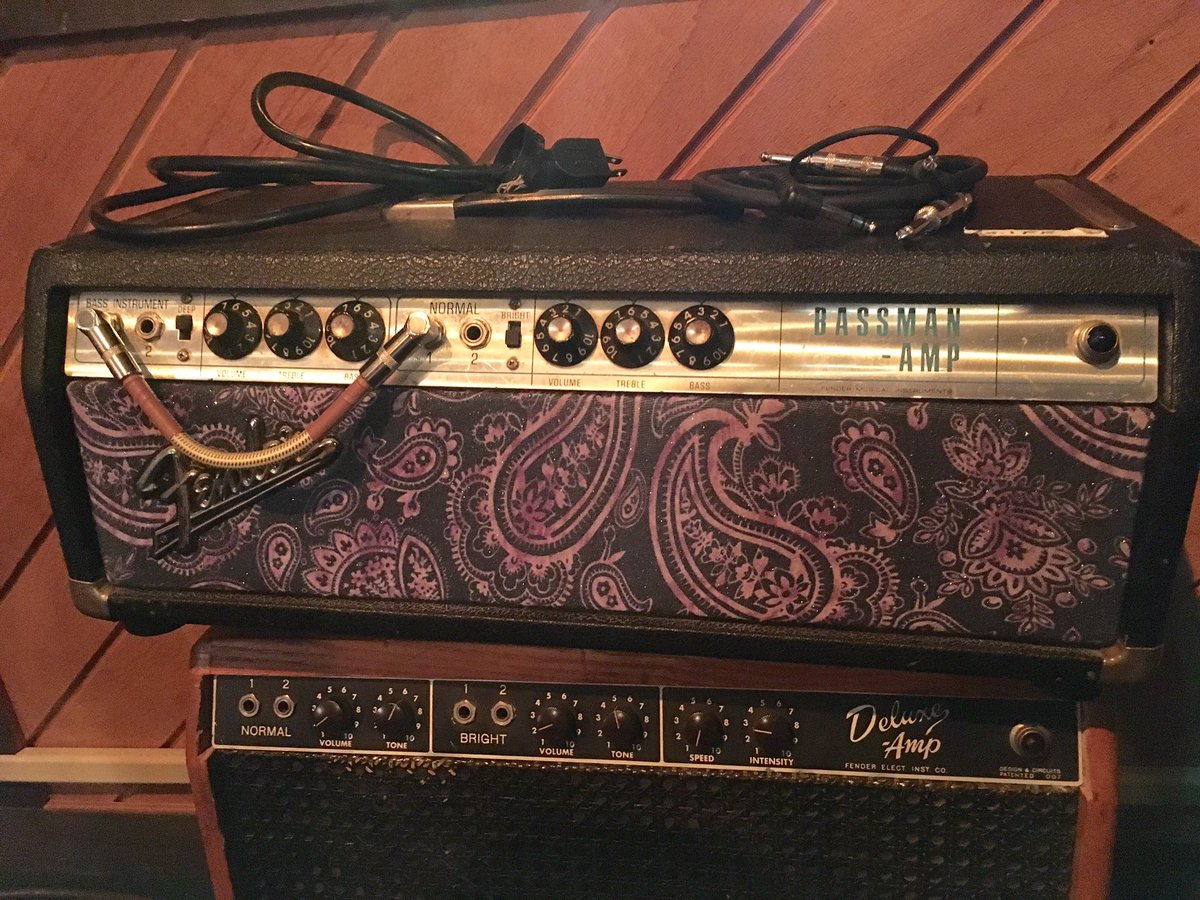RSdiplomat's tweet photo. I played on the same bass amp for 3 yrs in LA (minus the paisley) #musichistory #muscleshoals https://t.co/Is2r55zJdQ