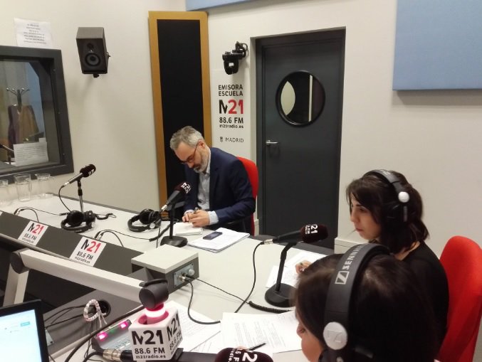 foroUSAES's tweet photo. 📻

El amigo del @foroUSAES @arnaugutierrez, D. de Coop. Internacional en @MADRID habla de la campaña #CiudadPorElComercioJusto en @M21madrid https://t.co/wFj3sEfUxD