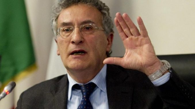 rinoteodoro's tweet image. Un enorme confusione propaganda. Lo Stato pensi a rispettare l'ART1 e restituire la #dignità alle famiglie in difficoltà, così si #contrasta