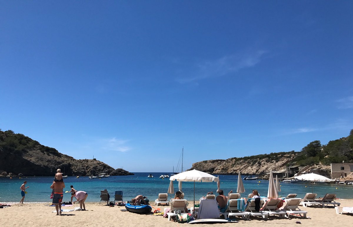 Ibiza_Travel's tweet photo. #FelizLunes Día precioso de primavera para disfrutar la playa en #Eivissa
#HappyMonday #beachday #SpringWithUs #Ibiza #family #holidays https://t.co/Yu7lQr7zv7