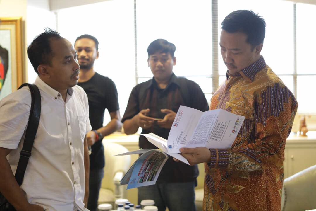 imam_nahrawi's tweet photo. Td menerima Panitia Turnamen Invitasi Sepakbola dr PSSI Pers.Model baik jalin persaudaraan dan sportivitas antar forum wartawan.Dukung!.-IN https://t.co/J2f1gk5hNP