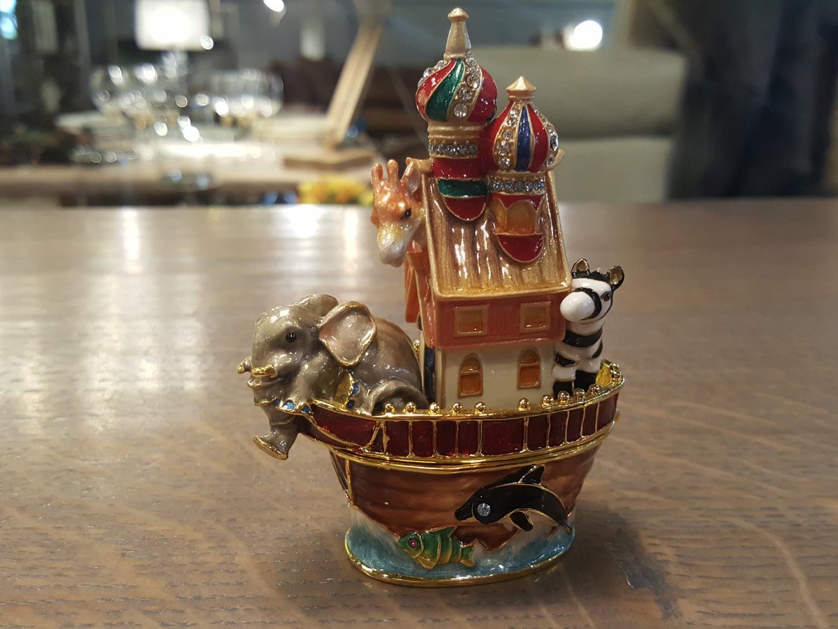 Stunning childrens trinket box gift, to mark all those special moments!!
