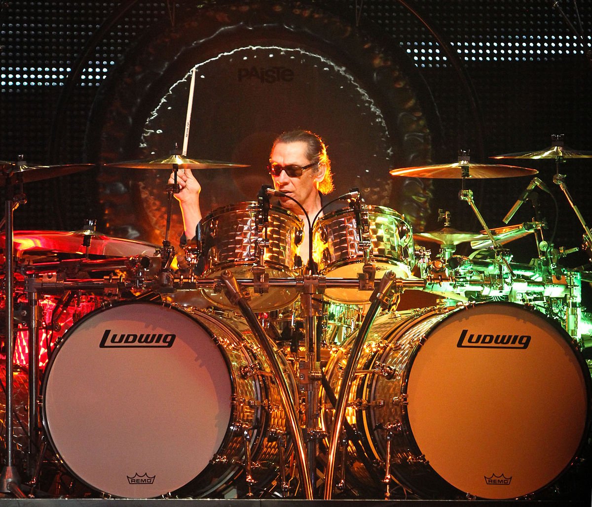 Happy 64th Birthday to Alex Van Halen. Originally, his brother Eddie played drums, while Alex practiced guitar. 